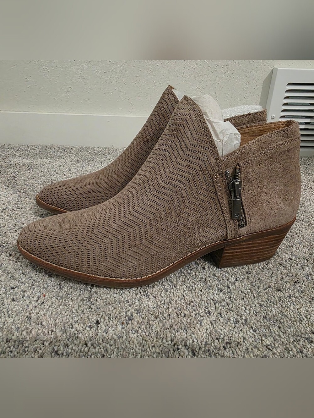 (NIB) Women's Lucky Brand Taupe Suede Ankle Boots